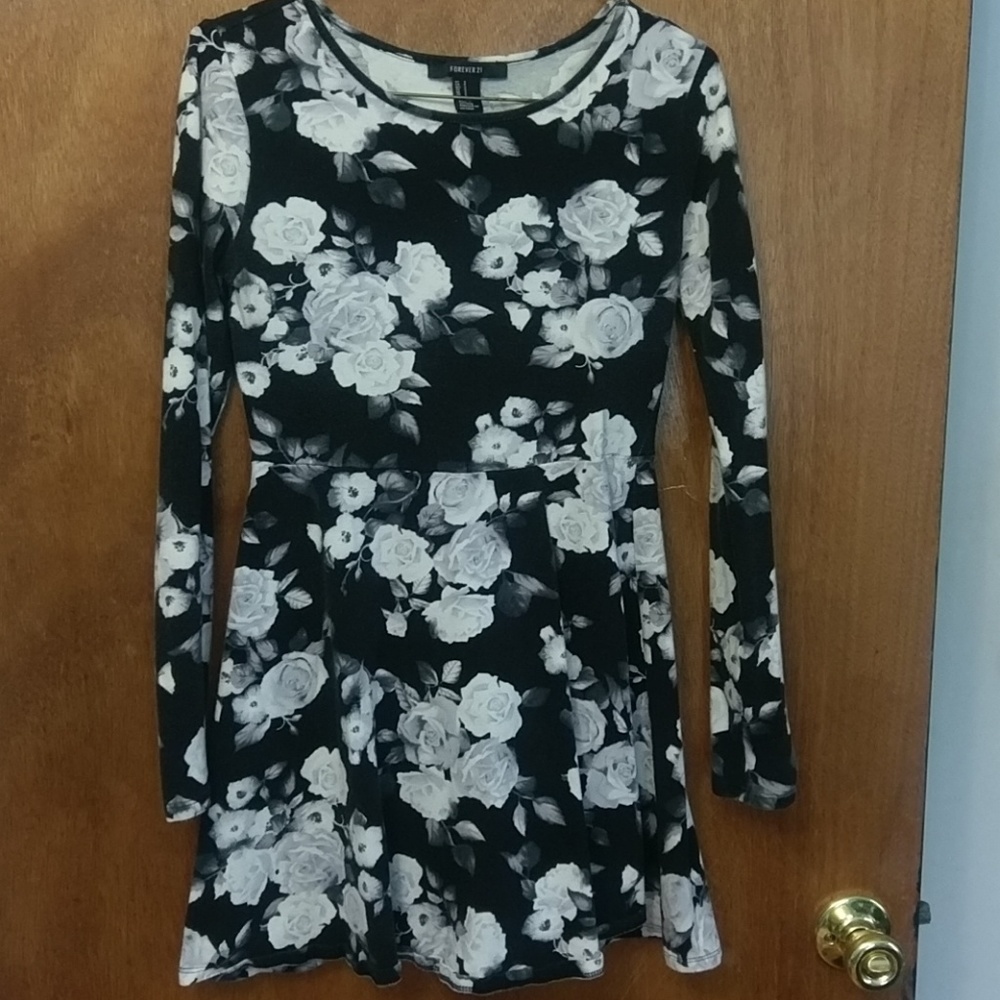 Small black and white rose dress
